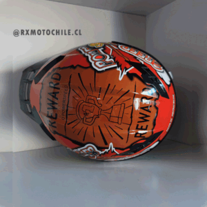 Casco integral MAX con certificación DOT. Diseño de competición (trofeos, SPEED, POWER). Visor exterior oscuro/polarizado (ideal para sol). Sistema de sujeción micrométrico. Un estilo racing audaz para la seguridad diaria.