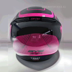 Casco integral básico con certificación DOT. Diseño SYT-616A / BYE en splash fucsia/rosa. Incluye mica exterior transparente. Sistema de cierre micrométrico (liberación rápida). Ideal para uso urbano y diario, enfocado en la seguridad y el estilo sin incluir lentes internos.